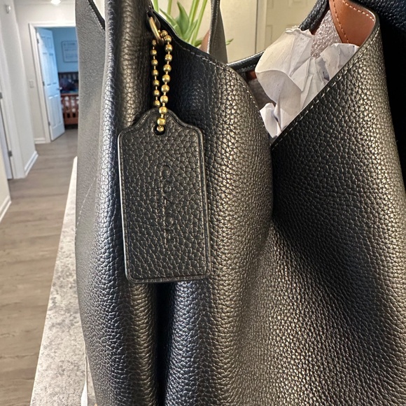 Coach Lana - Picture 5 of 6